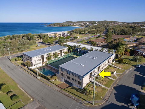 2 'The Dunes', 38 Marine Drive - Pool, Tennis Court And So Close To The Beach - Tourism Cairns 0