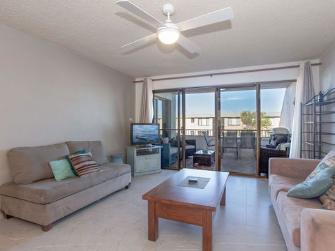 2 'The Dunes', 38 Marine Drive - Pool, Tennis Court And So Close To The Beach - Tourism Cairns 2