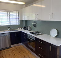 2 Bed Bar Beach Apartment - stroll to beach  cafes supermarket apartment 6 - Tourism Cairns