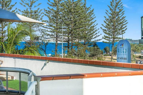 2 Bedroom Alex Unit - Ocean, Pool And Park Views - Tourism Cairns 3