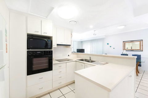 2 Bedroom Alex Unit - Ocean, Pool And Park Views - Tourism Cairns 1
