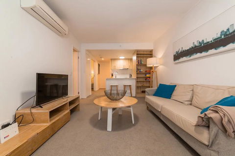 2 Bedroom Apartment Seconds From Valley - Tourism Cairns 0