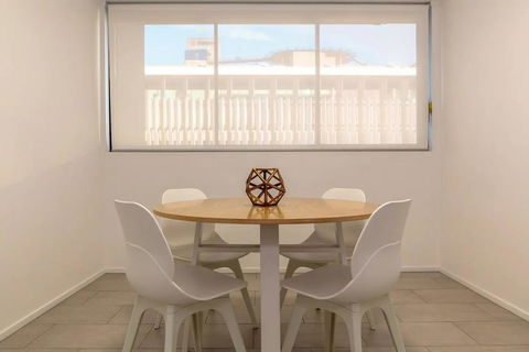 2 Bedroom Apartment Seconds From Valley - Tourism Cairns 2