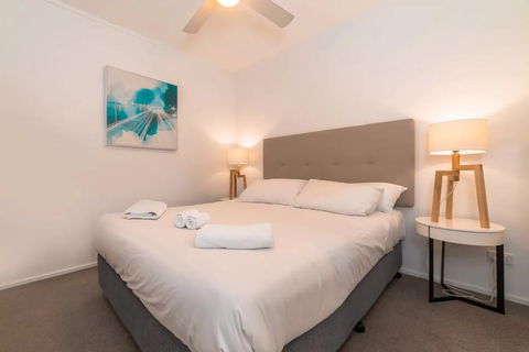 2 Bedroom Apartment Seconds From Valley - Tourism Cairns 3