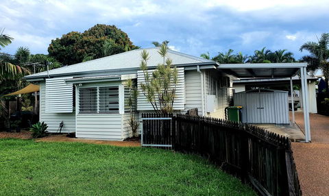 2 Bedroom Cottage - Tourism Cairns 0