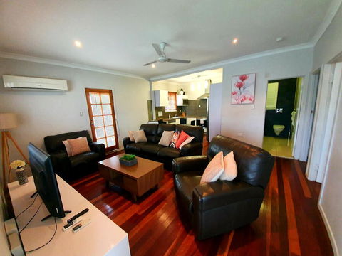 2 Bedroom Cottage - Tourism Cairns 1
