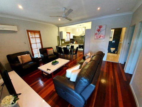 2 Bedroom Cottage - Tourism Cairns 3