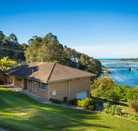 2 Water Crescent - Retro Haven - Tourism Cairns