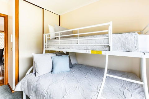 BEST Location! Sleep 7 Pet Friendly Spacious - Tourism Cairns 0