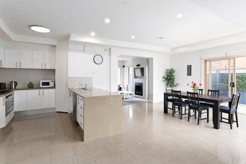 Boutique Stays - Mentone Abode - Tourism Cairns 4