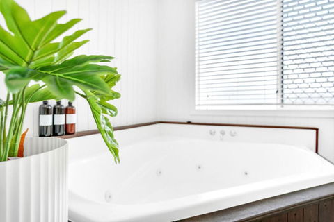Buchan House Spacious Dual Living Retreat - Tourism Cairns 2