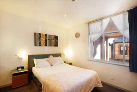 CBD Premium Location Studio - Tourism Cairns 3
