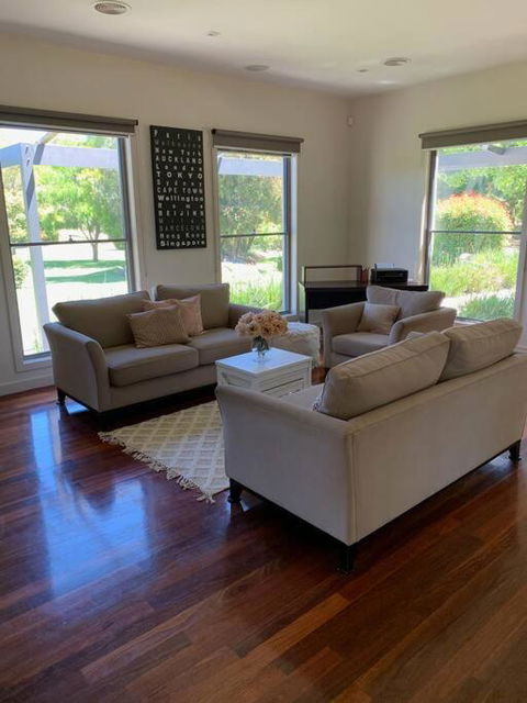 Claret Lodge Modern Country Retreat - Tourism Cairns 4