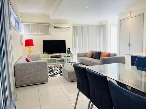 D104 Winston Fresh Fantastic - Tourism Cairns 1