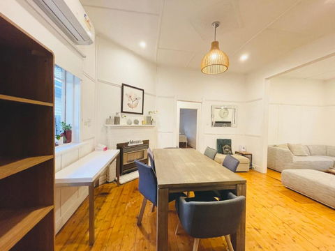 D114 Victorian Central Stay - Tourism Cairns 3