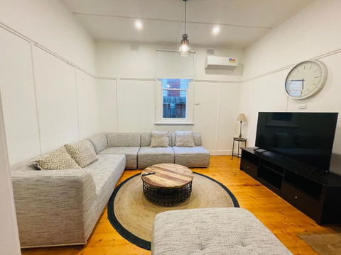 D114 Victorian Central Stay - Tourism Cairns 0