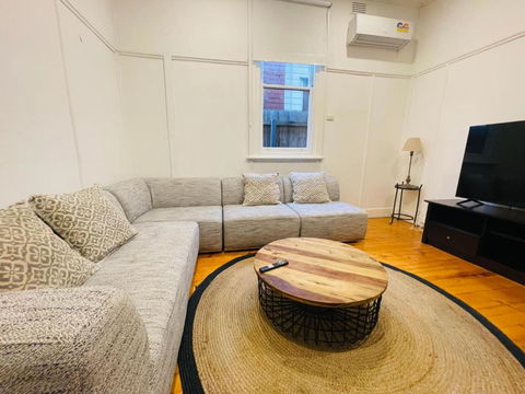 D114 Victorian Central Stay - Tourism Cairns 2