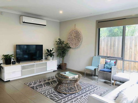 D119 Silver Birch Family Stay - Tourism Cairns 0