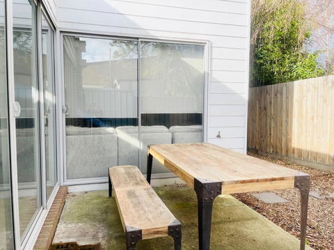 D119 Silver Birch Family Stay - Tourism Cairns 1