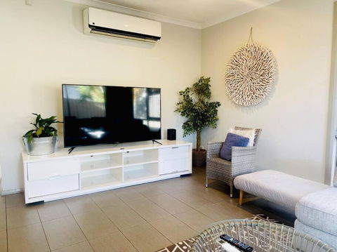 D119 Silver Birch Family Stay - Tourism Cairns 3