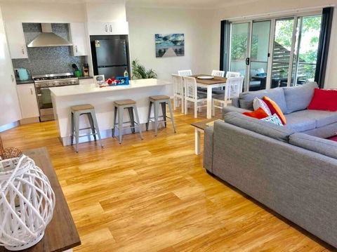 DELUXE Escape! Central, NEW & Spacious 3 Bed - Tourism Cairns 0