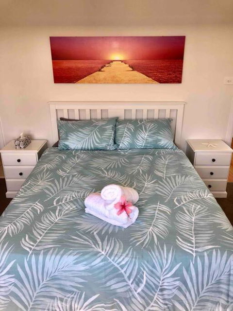 DELUXE Escape! Central, NEW & Spacious 3 Bed - Tourism Cairns 1