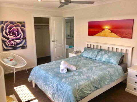 DELUXE Escape! Central, NEW & Spacious 3 Bed - Tourism Cairns 2