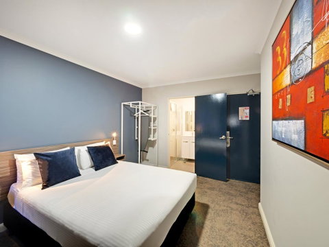 28 Hotel - Tourism Cairns 1