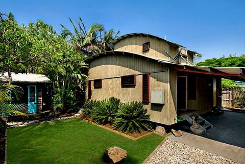2b Manfred St - The Wave House - Tourism Cairns 1