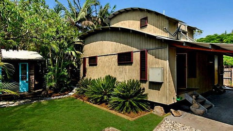 2b Manfred St - The Wave House - Tourism Cairns 0