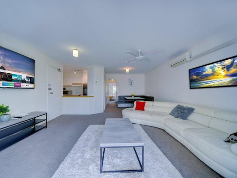 2BR Aloha Lane Main Beach Apartment - Tourism Cairns 0