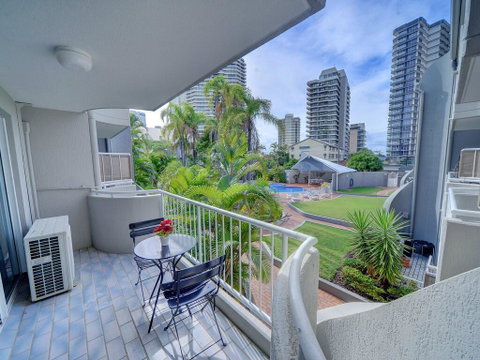 2BR Aloha Lane Main Beach Apartment - Tourism Cairns 2