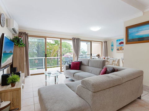 3 'Frangipani', 30 Leonard Avenue - Great Townhouse With Air Con - Tourism Cairns 2