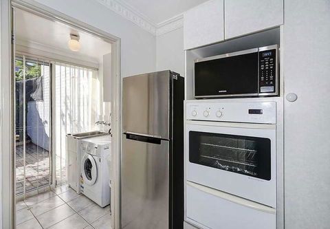 3 Oceans Apartments - Scarborough - Tourism Cairns 0