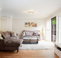 3-Bed Home with BBQ Patio near Parks and Playgrounds - Tourism Cairns