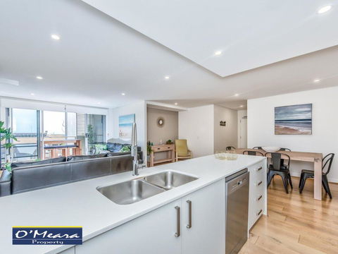 303 'The Shoal', 4-8 Bullecourt Street - Air Conditioning, WIFI, Netflix, Views, Linen & Lift - Tourism Cairns 1
