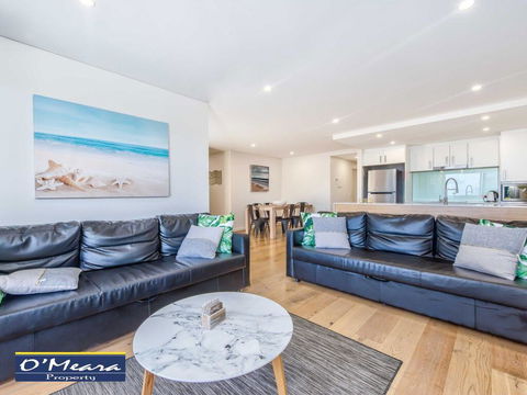 303 'The Shoal', 4-8 Bullecourt Street - Air Conditioning, WIFI, Netflix, Views, Linen & Lift - Tourism Cairns 2
