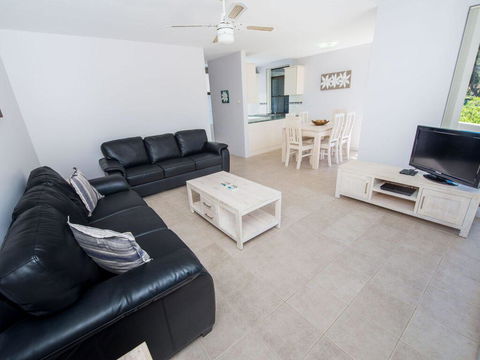 4 'Fleetwood' 63 Shoal Bay Rd - Air Conditioned Unit With Magnificent Water Views - Tourism Cairns 2