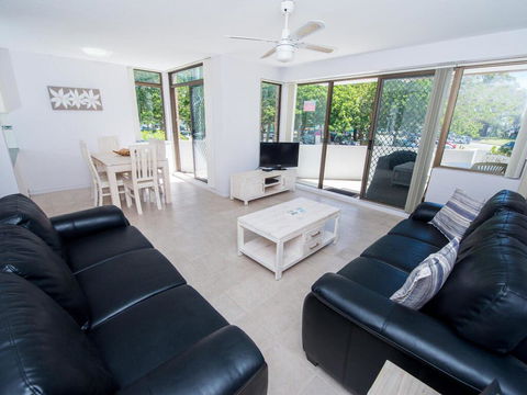4 'Fleetwood' 63 Shoal Bay Rd - Air Conditioned Unit With Magnificent Water Views - Tourism Cairns 3