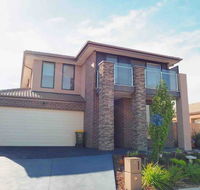4 Bed 2 And A Half Bath Luxury Villa in Point Cook - Tourism Cairns