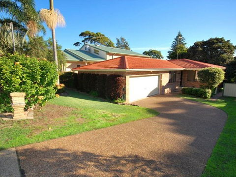 41 Leonard Avenue- Pet Friendly, Boat Parking & Aircon - Tourism Cairns 0