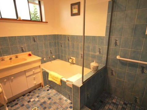 41 Leonard Avenue- Pet Friendly, Boat Parking & Aircon - Tourism Cairns 1
