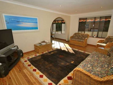41 Leonard Avenue- Pet Friendly, Boat Parking & Aircon - Tourism Cairns 3
