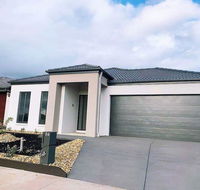 4Bed 2Bath Cozy Guesthouse in Tarneit - Tourism Cairns