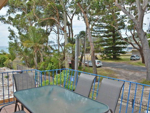 5 'Ocean Breeze' Shoal Bay Avenue - Fabulous Location Opposite Shoal Bay Beach! - Tourism Cairns 0