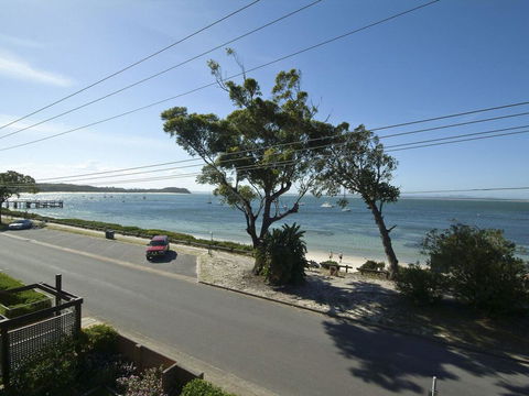 5 'SHOAL TOWERS', 11 SHOAL BAY RD - FANTASTIC LOCATION WITH WATER VIEWS - Tourism Cairns 3