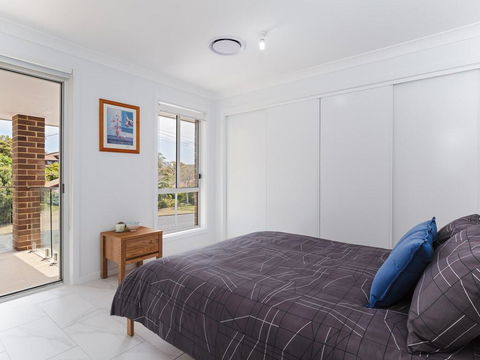 5 Bent Street - Huge House With Foxtel & Aircon - Tourism Cairns 3