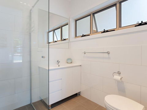 5 Bent Street - Huge House With Foxtel & Aircon - Tourism Cairns 2