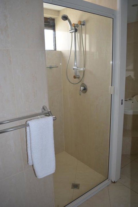 5,  Apartment On The Esplanade - Tourism Cairns 2