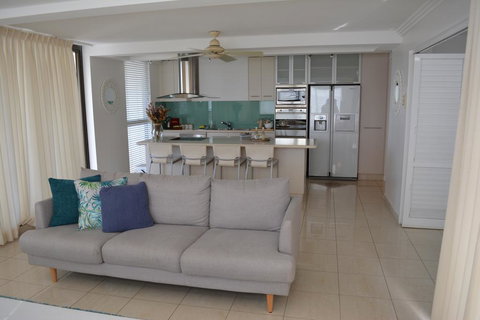 5,  Apartment On The Esplanade - Tourism Cairns 1
